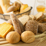 ランチタイムは焼立てパンが食べ放題！熱々チーズとご一緒に☆