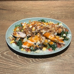 自家製トマトドレッシングとしっとり鶏むね肉のザクザクグリーンサラダ