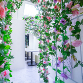 アクセスしやすい、心斎橋駅2出口より徒歩約3分のところにお店がございます！季節ごとに変わるメニューやインテリアは何度も楽しみたくなること間違いなしなので、通いやすい立地なのが嬉しい☆