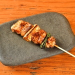 当店の焼鳥や串焼きはすべて炭火で調理致します♪1本198円(税込)～！