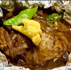 黒毛和牛ビーフシチューの包み焼きハンバーグ