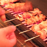 職人が丁寧に焼き上げる絶品の焼き鳥！新鮮な鶏を使用しているので、ささみ串がオススメです！