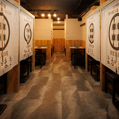 【2階】暖簾半個室が並ぶ2階フロア！程よいプライベート感がありながら一体感も楽しめる空間です！会社宴会・歓送迎会・同窓会・打ち上げなどの大人数の宴会に最適！最大60名様まで対応可能です！