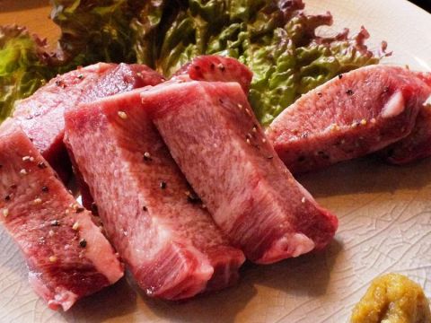 東京の問屋から直接仕入れたお肉を使用。美味しいお肉が味わえます。
