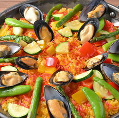 魚介香る春のパエリア