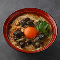 ツムラ本店の河内鴨ねぎユッケは、まさに食べるべき一皿。新鮮な河内鴨を贅沢に使用。肉質は柔らかく、口に入れると濃厚な旨みが広がります。ネギのシャキシャキ感もたまりません。お酒と相性◎特別なひとときを演出。美味しい料理で心も満たされる、贅沢な時間をお楽しみください。