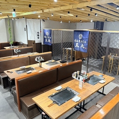 【2階席もご案内】2階席もご案内が可能です！開放的なテーブルで楽しい時間をお過ごしください。