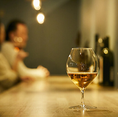 ２名様がご利用いただけるカウンターテーブルはカップルに人気です。