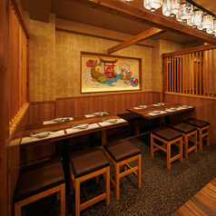 全てのお客様にゆったりと寛いで頂きたいため、掘り炬燵個室も完備！足を伸ばしてお座り頂けるため、落ち着いた宴会にも最適な席となっております。友人・同僚との飲み会にもピッタリ[新橋/個室居酒屋]