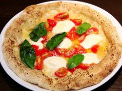 マルゲリータ　エクセレンツァMargherita Ｅxcellent : Tomatoes, Basil and Buffalo Mozzarella