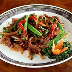 牛肉と季節野菜の細切り炒め