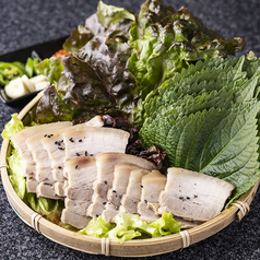 自分好みに包んで食べるスタイルが楽しい【ボサム（サンチュセット付）】をご提供します♪の写真