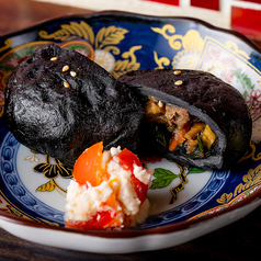 尾崎牛すじといぶりがっこの黒ニラおやき 