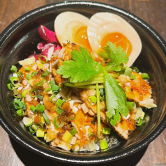 よだれ鶏の甘辛丼ぶり