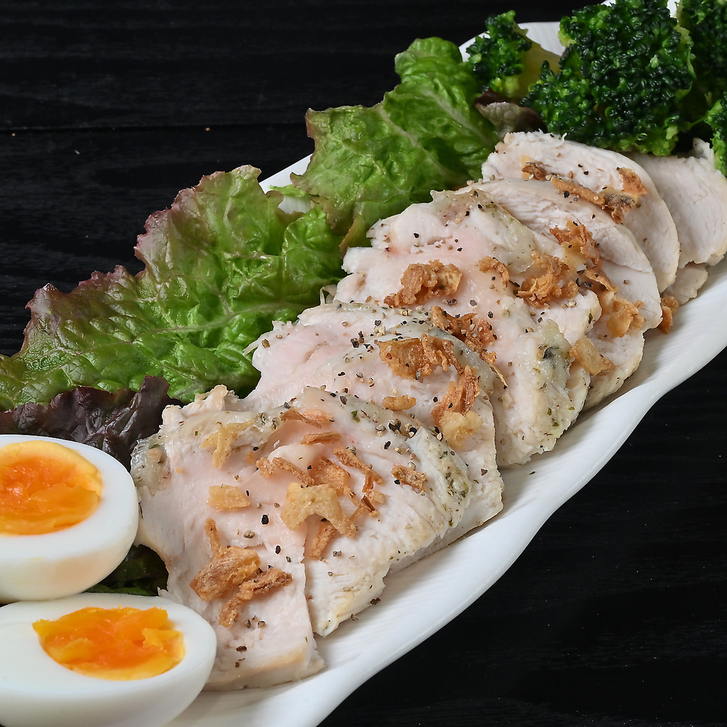 彩り鮮やかな一皿！ヘルシーさにもこだわった料理は女子会に最適！お酒の肴にもぴったりです◎