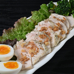 彩り鮮やかな一皿！ヘルシーさにもこだわった料理は女子会に最適！お酒の肴にもぴったりです◎