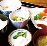 お客様のご希望を叶え、旬の味覚を詰め込んだ会席料理