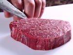 黒毛和牛ヒレ肉を使用した人気のステーキは最高級の肉質★ワインに合わせれば至福の気分を味わえます