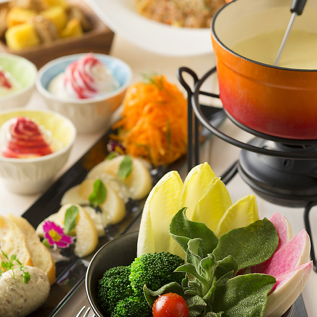 お昼も気軽にチーズフォンヂュ！ランチメニューは1300円(税抜)～