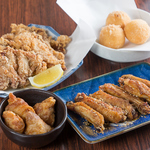 手羽山椒500円(税込)からご用意しております。その他サクサクの揚げ物はお酒が進むこと間違いなし！