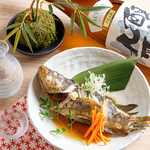 三浦漁港より直送される鮮魚は料理長が見極めるこだわり食材。ご宴会にもピッタリな逸品です。
