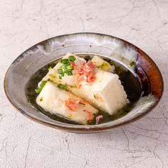揚げ出し豆腐　- 小海老と青さ餡かけ -