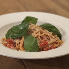 生トマトソースのパスタ