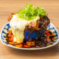 【定番からSNS映えまで！バラエティ豊富な絶品料理】王道の居酒屋メニューはもちろん、見た目も楽しいイマドキのトレンドメニューまで幅広く取り揃え！コスパ抜群の「食べ飲み放題」でのご利用はもちろん、お好きなものを自由に頼める単品注文も大歓迎です★ぜひお気に入りの味を見つけてみてください♪