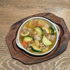 鶏モモとトマト、レモンのさっぱりアヒージョ