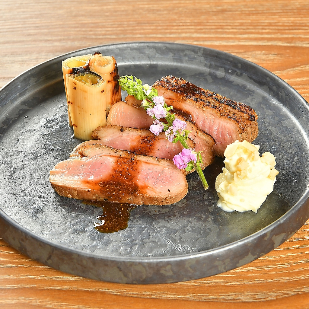 鴨ロース山椒煮や鶏しゅうまい、揚げ出汁モッツァレラなど自慢の一品をぜひご賞味ください♪