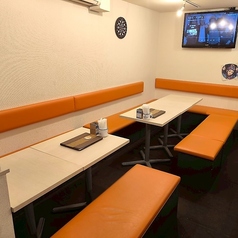 広々としたソファーテーブル席は少人数での集まりにも◎美味しい料理やお酒も楽しめる夜の隠れ家です♪