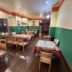 異国情緒あふれる店内♪テーブル席は少人数～大人数まで対応しております！貸切も可能です◎