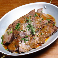 牛肉の赤ワイン煮込み