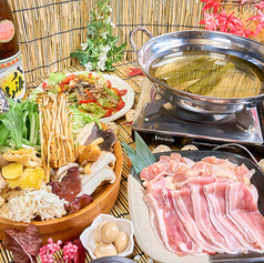 ゆったり落ち着けるフロア席できのことジビエを♪