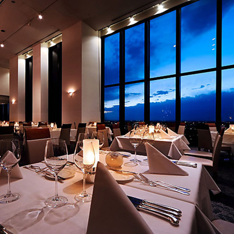 素晴らしい眺望と共にお料理を楽しめるレストラン「アール ピー アール」で非日常を！