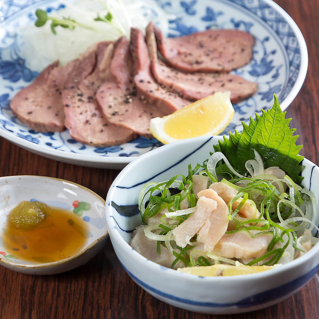 肉刺しは低温調理をしております。ミノ刺し、牛タン刺しは一度は食べていただきたい逸品です。