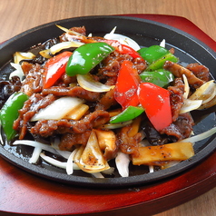 鉄板牛肉の黒山椒炒め