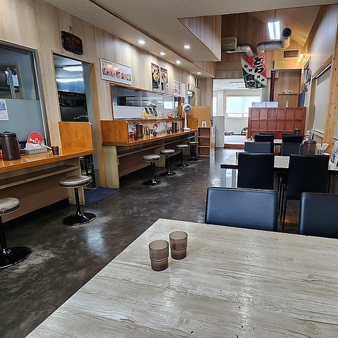機械を使わず竹を使って延ばした、自家製手打ち麺。福島の白河ラーメンが食べられる。