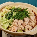 本場の味を再現した濃厚旨辛な韓国もつ鍋。素材の出汁が溶け込んだスープは、お酒のお供に相性抜群◎
