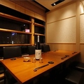 最大6名様までご利用可能。みなとみらいの夜景が堪能できる窓際完全個室です。接待や大切なお客様へのおもてなし、お祝いの席などにご利用ください。室料別途3000円頂戴いたします。