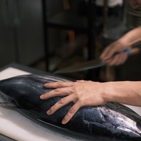 地魚をはじめ、地元の旬の食材をふんだんに！