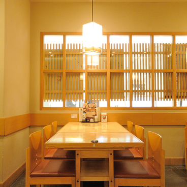 豆冨と季節料理 芦刈 守口店の雰囲気1