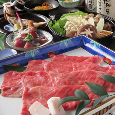 【お部屋3時間】国産牛すき焼きコースは霜降りのお肉が美しい！見ても食べても愉しめるおすすめコース！の写真