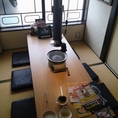 低いテーブルと座布団で、心も体もリラックス。上質な肉の食感と香りを楽しみながら、会話も弾みます。ご友人との食事や各種お祝い事など、様々な利用シーンに。熟練の職人による下処理で、お肉の鮮度と味わいを保っています。