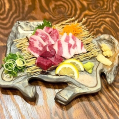 ＜鹿児島県産佃牧場直送＞純国産馬刺し　三種盛り