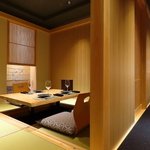 落ち着いたお洒落な和個室を2名様からご用意可能！会社宴会や接待など最適です◎