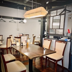 テーブル席（間仕切りあり）