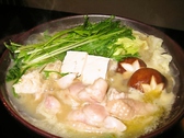 北海道産の鶏ガラと野菜を10時間以上もじっくり漬けこんだ手間をかけた水炊き鍋！予約殺到の大人気メニューです！