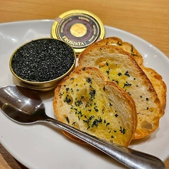 赤エビのタルタルとキャビア　ガーリックトースト