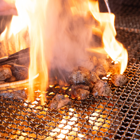 炭火で丁寧に焼きあげた贅沢な一品を。